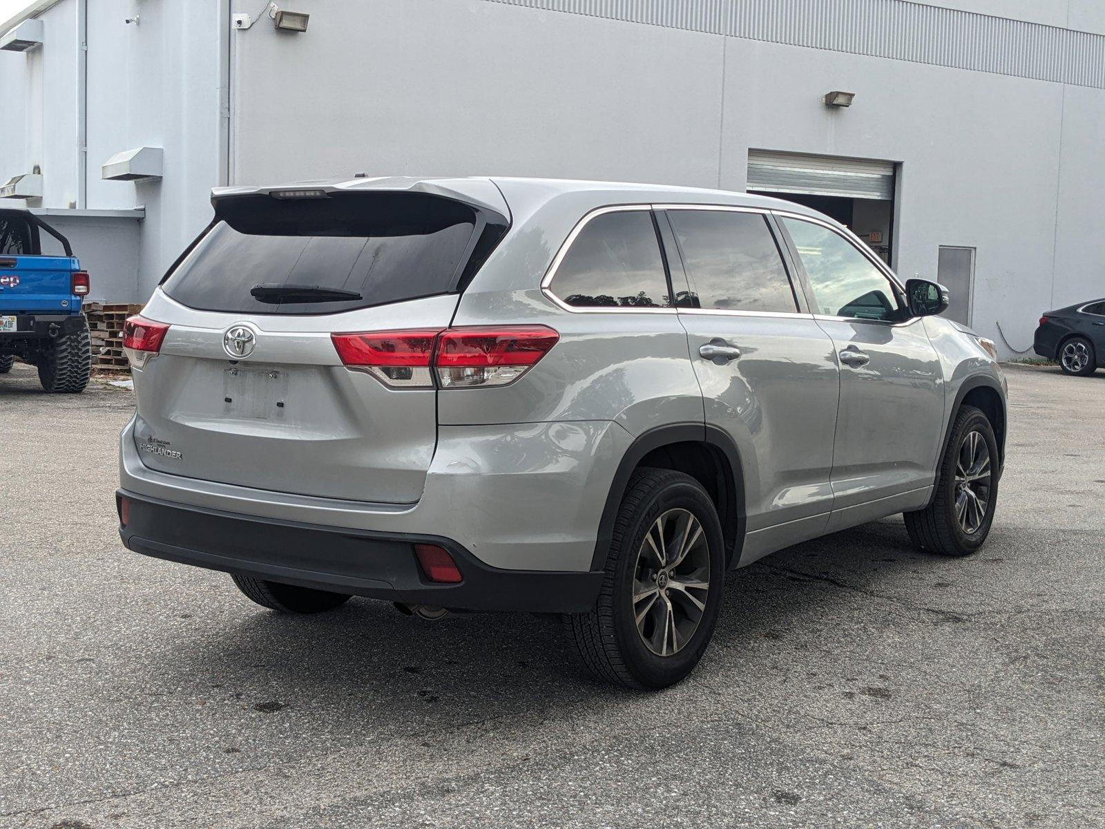 2018 Toyota Highlander Vehicle Photo in GREENACRES, FL 33463-3207