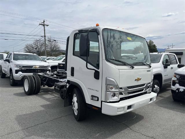 2024 Chevrolet Low Cab Forward 4500 Vehicle Photo in ALCOA, TN 37701-3235