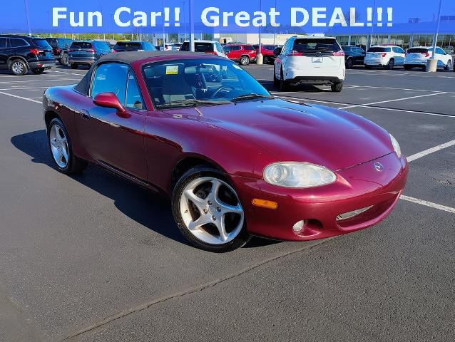 2003 Mazda MX-5 Miata Vehicle Photo in GREEN BAY, WI 54304-5303