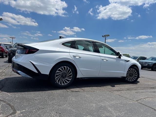 2024 Hyundai SONATA Hybrid Vehicle Photo in O'Fallon, IL 62269