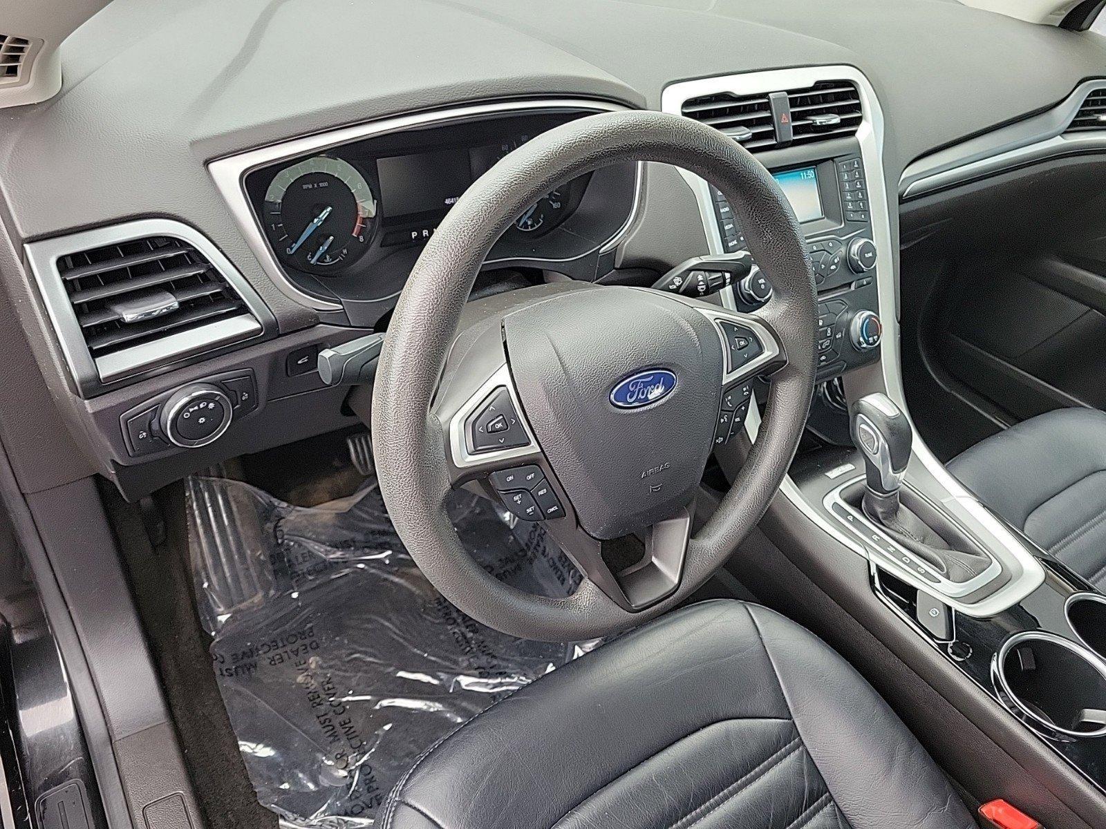 2013 Ford Fusion Vehicle Photo in Saint Charles, IL 60174