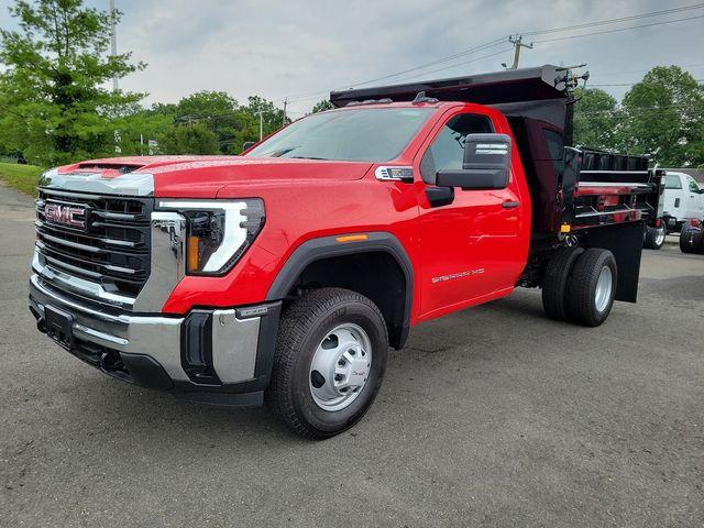 2024 GMC Sierra 3500 HD Chassis Cab Vehicle Photo in DANBURY, CT 06810-5034