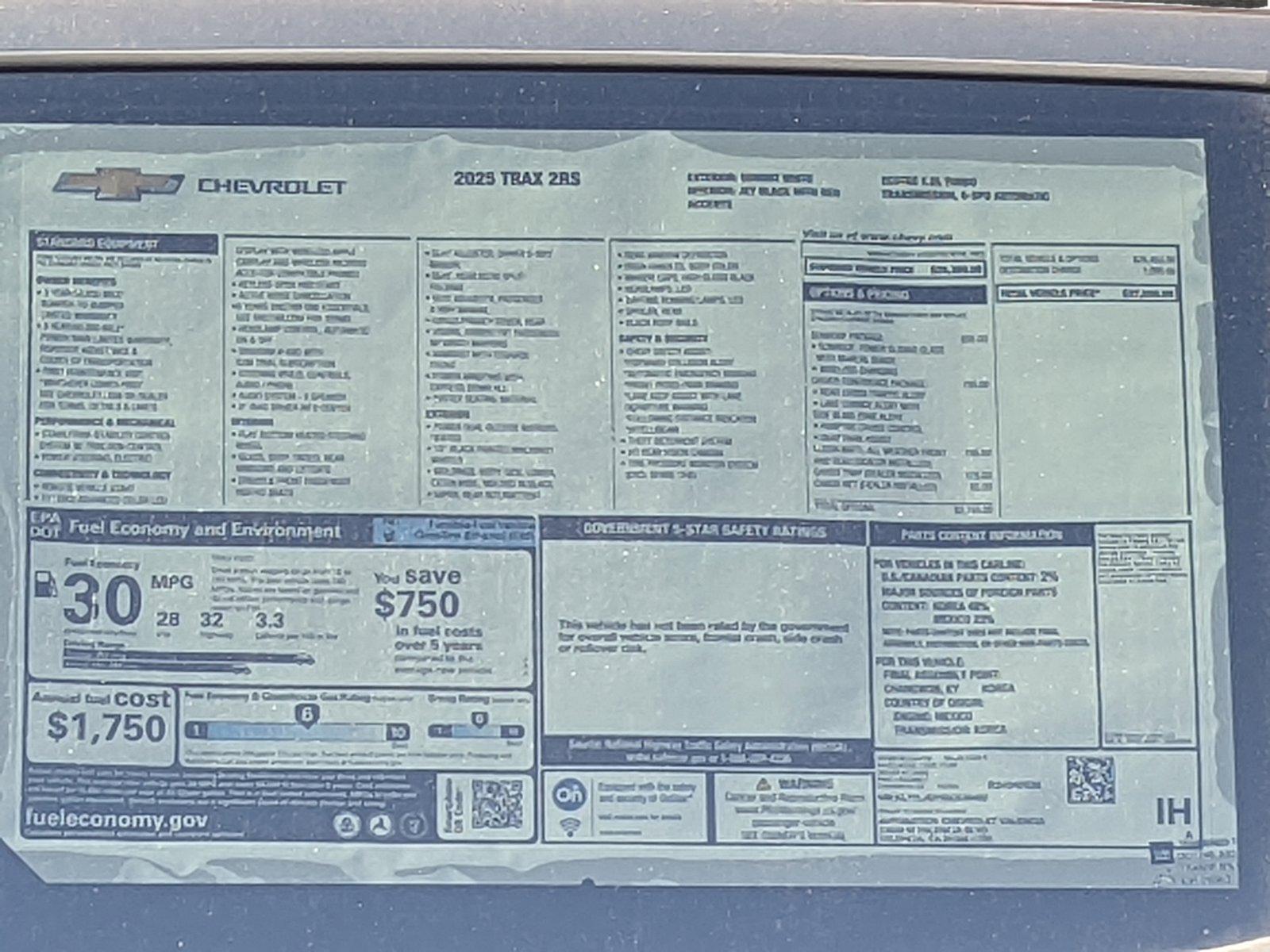 2025 Chevrolet Trax Vehicle Photo in VALENCIA, CA 91355-1705