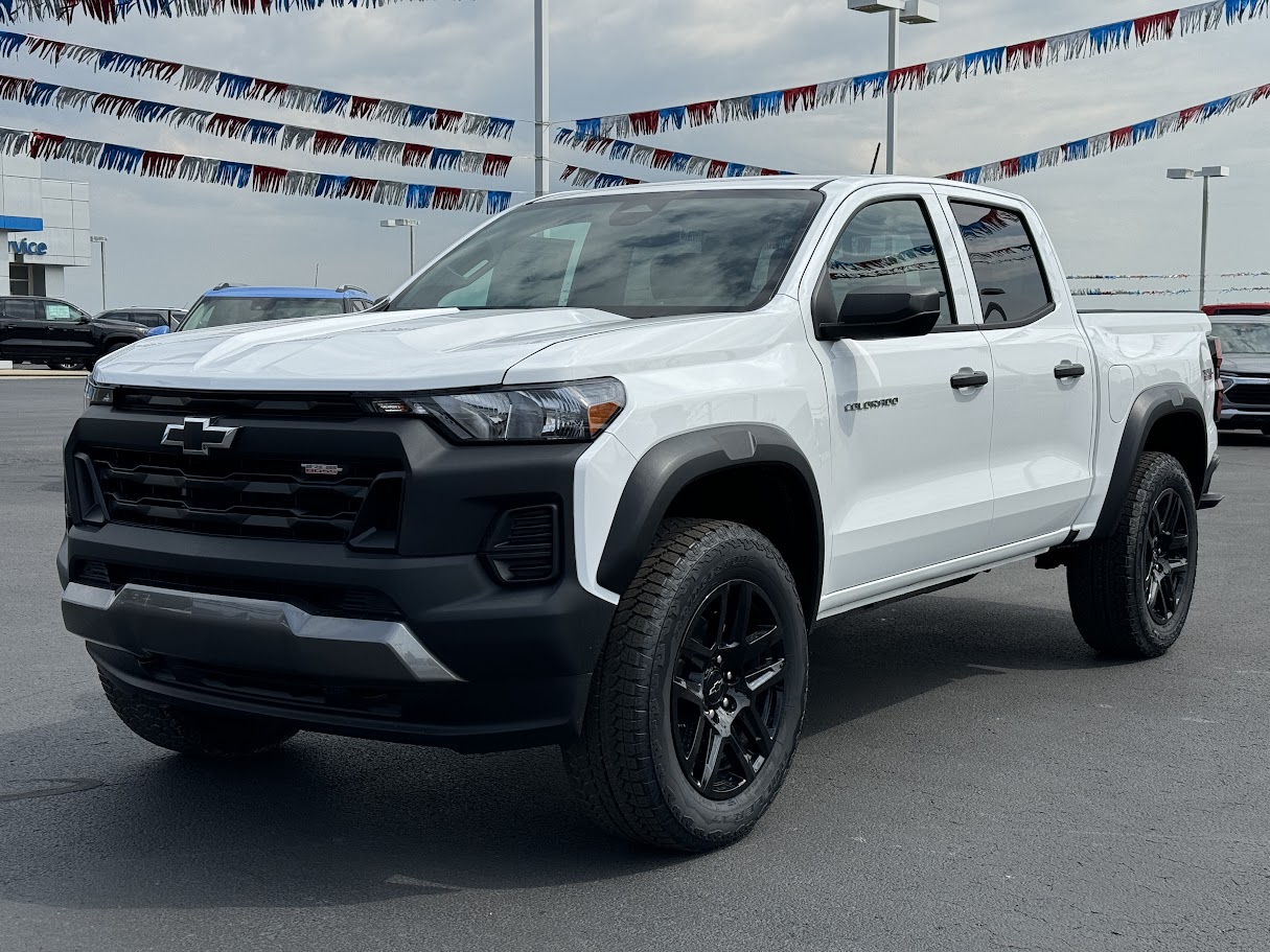 2024 Chevrolet Colorado Vehicle Photo in BOONVILLE, IN 47601-9633