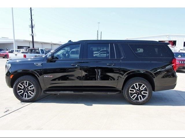 2024 GMC Yukon XL Vehicle Photo in ROSENBERG, TX 77471-5675