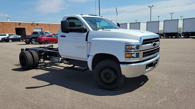 2024 Chevrolet Silverado Chassis Cab Vehicle Photo in JOLIET, IL 60435-8135