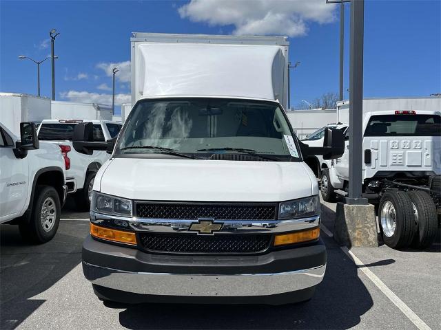 2023 Chevrolet Express Cutaway 3500 Vehicle Photo in ALCOA, TN 37701-3235