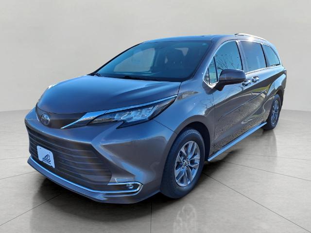 2022 Toyota Sienna Vehicle Photo in Oshkosh, WI 54904