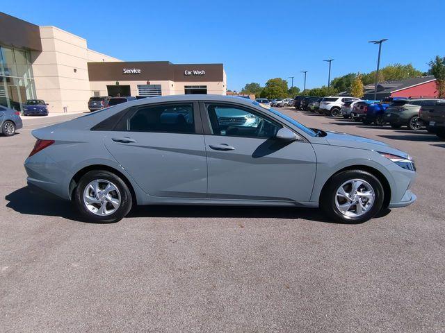 2022 Hyundai ELANTRA Vehicle Photo in Merrillville, IN 46410-5311