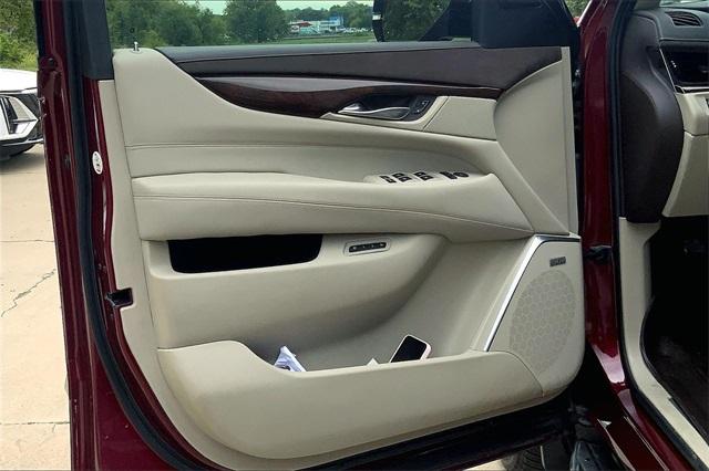 2017 Cadillac Escalade ESV Vehicle Photo in KANSAS CITY, MO 64114-4545