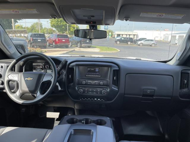 2024 Chevrolet Silverado Chassis Cab Vehicle Photo in JOLIET, IL 60435-8135