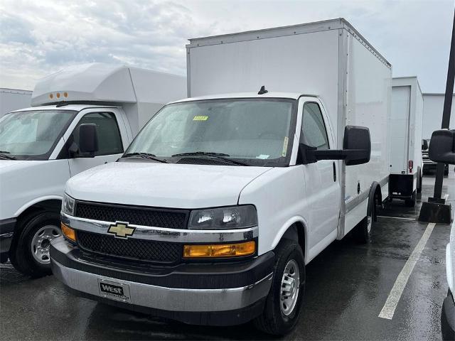 2023 Chevrolet Express Cutaway 3500 Vehicle Photo in ALCOA, TN 37701-3235