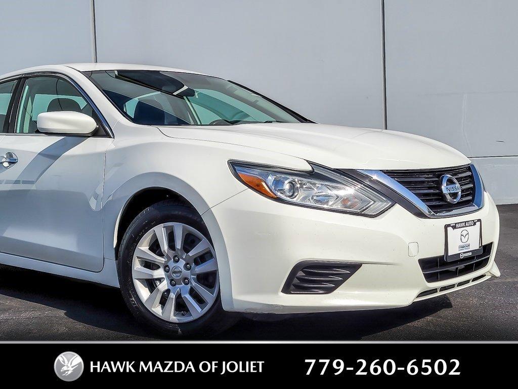 2017 Nissan Altima Vehicle Photo in Saint Charles, IL 60174