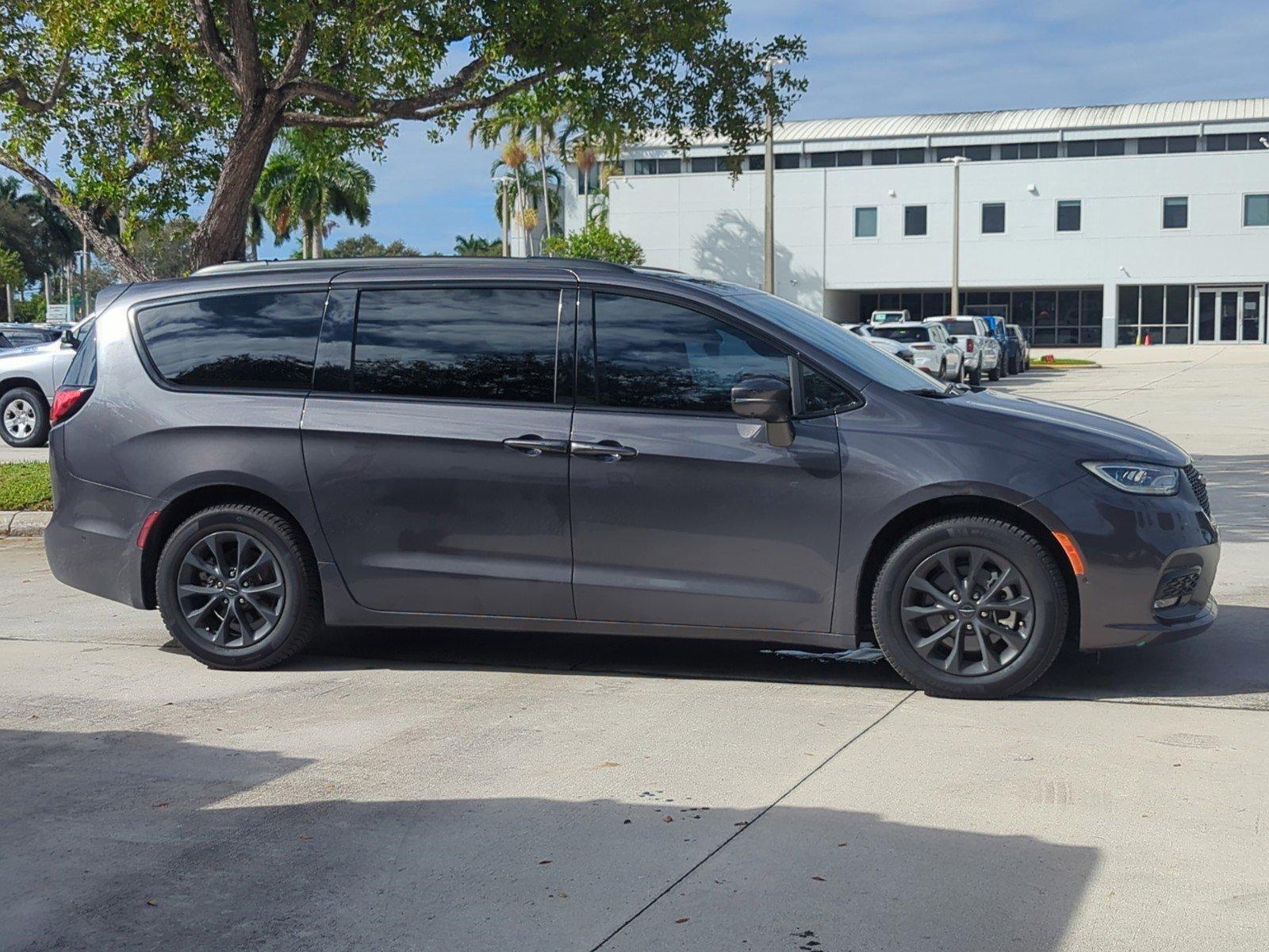 2021 Chrysler Pacifica Vehicle Photo in Pembroke Pines, FL 33027