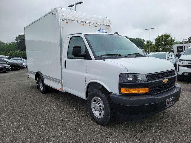 2024 Chevrolet Express Commercial Cutaway Vehicle Photo in DANBURY, CT 06810-5034