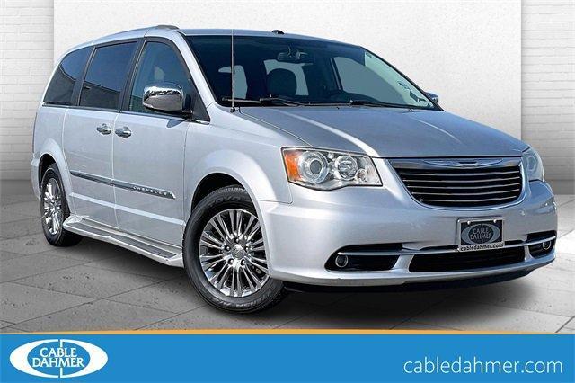 2011 Chrysler Town & Country Vehicle Photo in INDEPENDENCE, MO 64055-1314