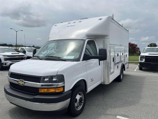 2024 Chevrolet Express Cutaway 4500 Vehicle Photo in ALCOA, TN 37701-3235