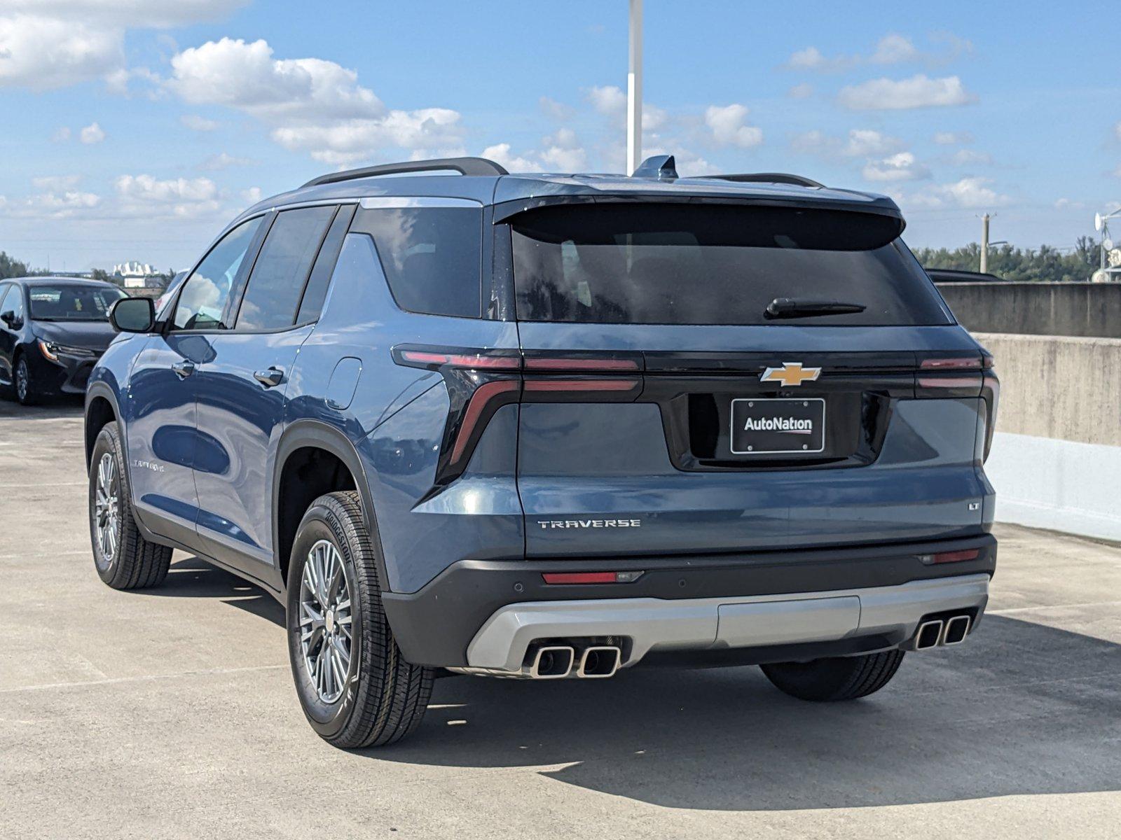 2024 Chevrolet Traverse Vehicle Photo in MIAMI, FL 33172-3015