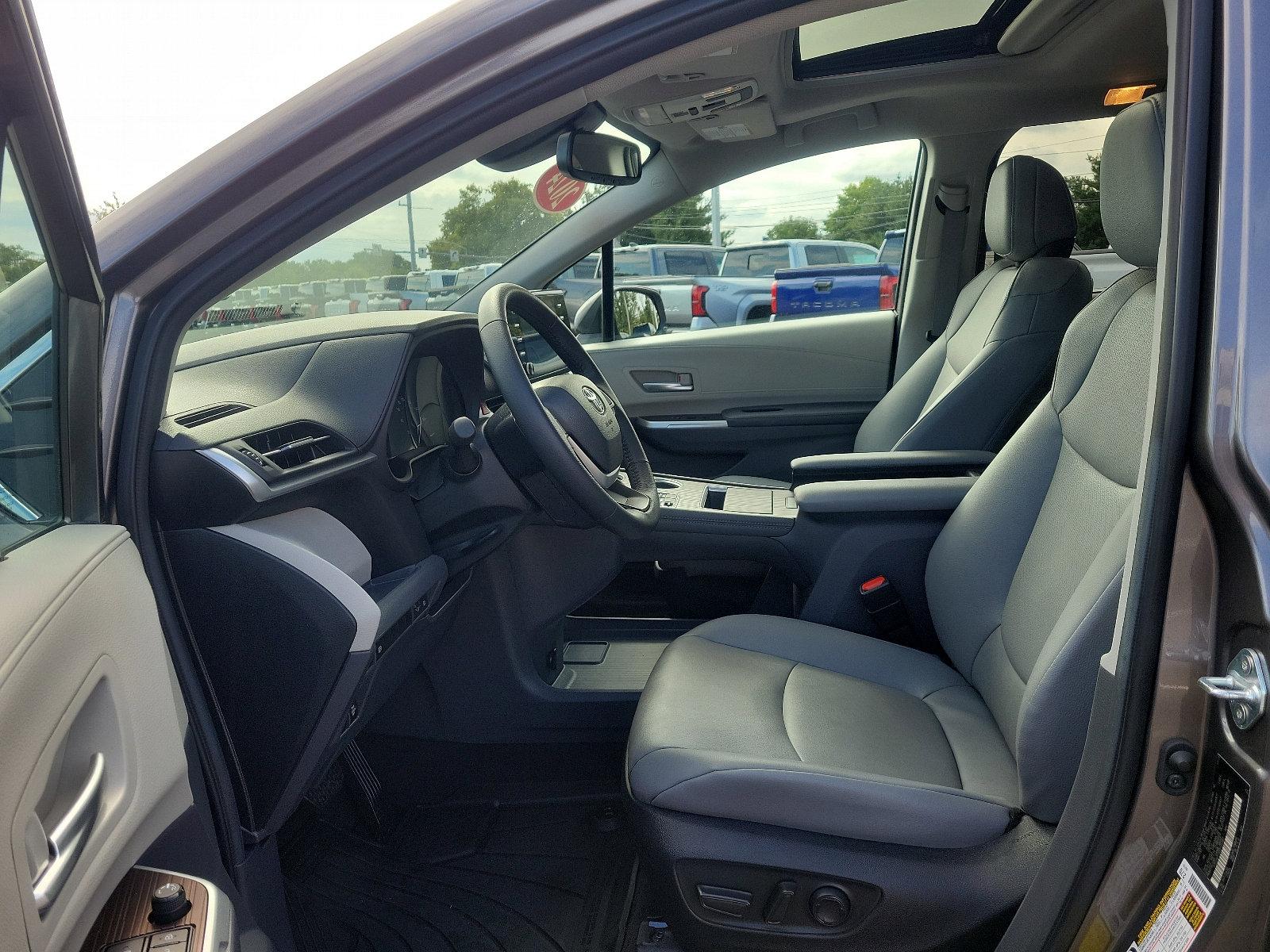 2024 Toyota Sienna Vehicle Photo in Trevose, PA 19053