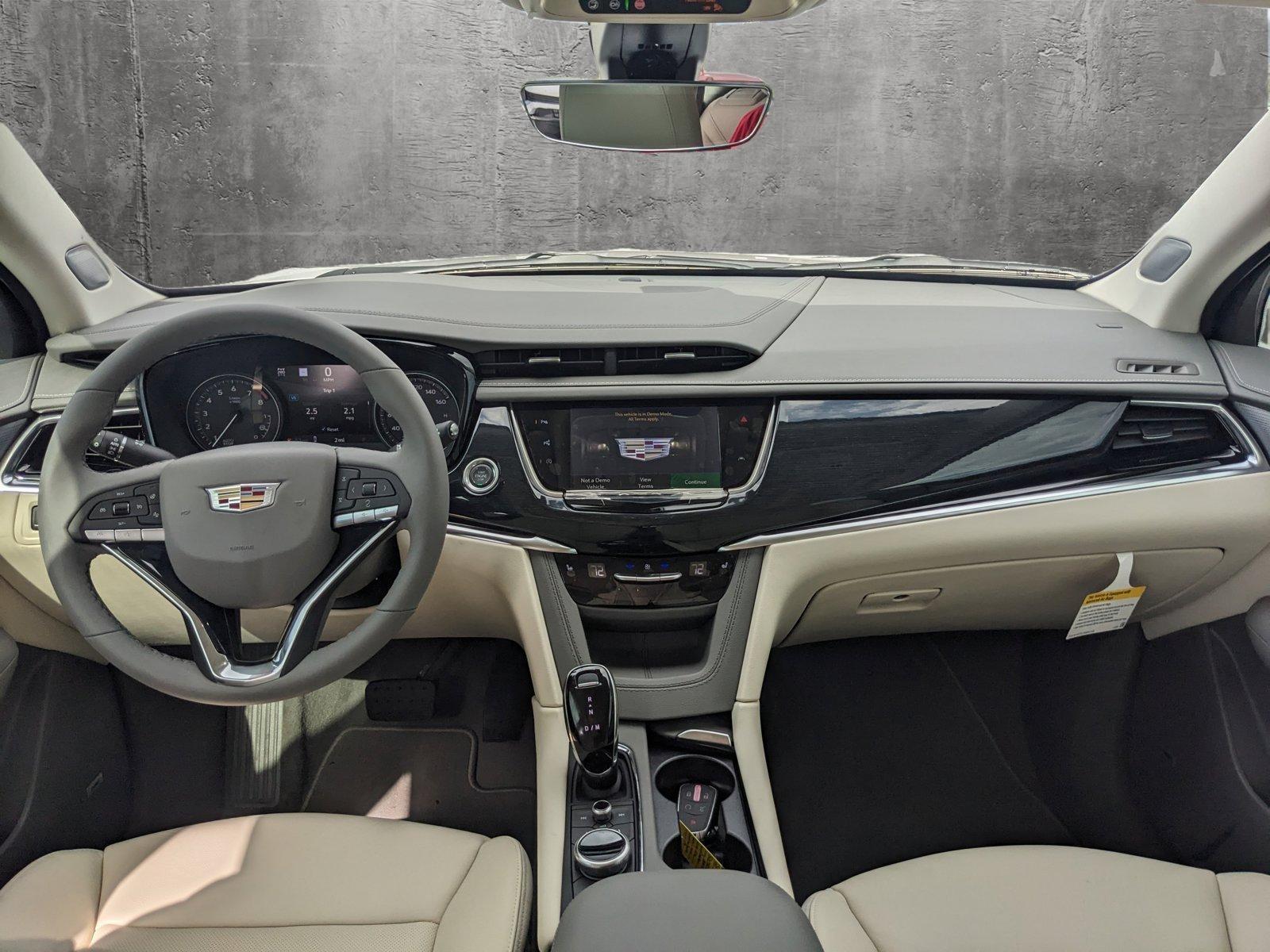 2024 Cadillac XT6 Vehicle Photo in WEST PALM BEACH, FL 33407-3296