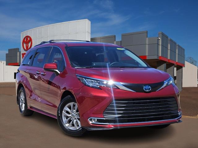 2022 Toyota Sienna Vehicle Photo in Denison, TX 75020