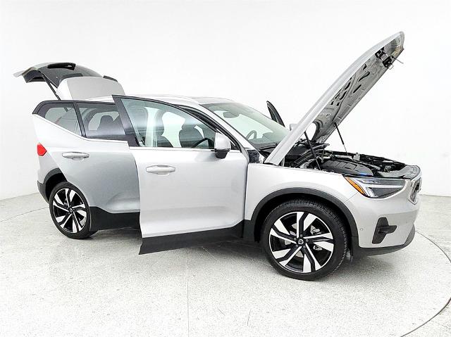 2023 Volvo XC40 Vehicle Photo in Grapevine, TX 76051