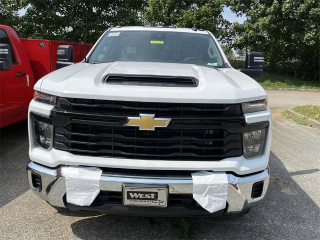 2024 Chevrolet Silverado 3500 HD Chassis Cab Vehicle Photo in ALCOA, TN 37701-3235