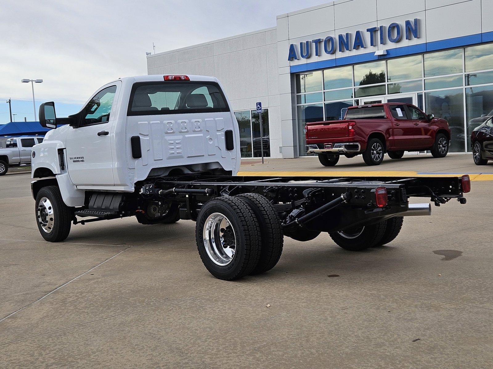 2024 Chevrolet Silverado 6500 HD Vehicle Photo in AMARILLO, TX 79103-4111