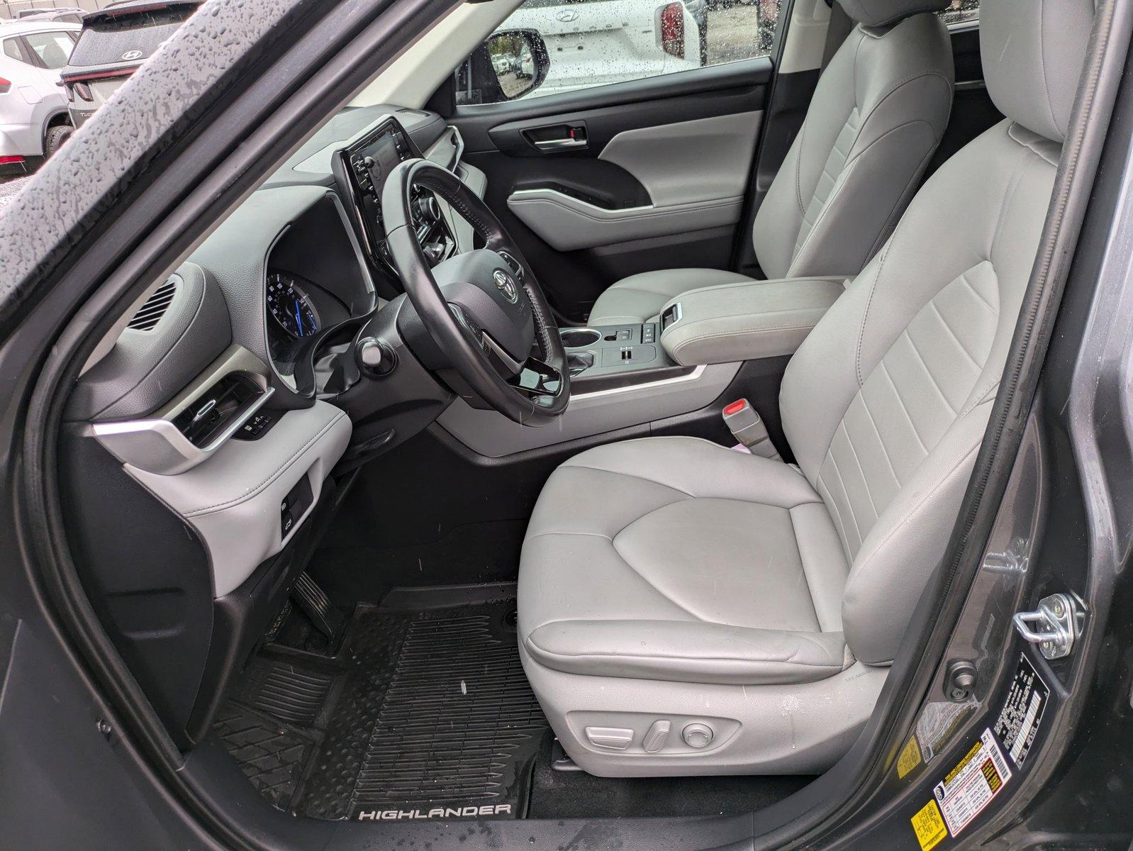 2020 Toyota Highlander Vehicle Photo in Spokane Valley, WA 99212