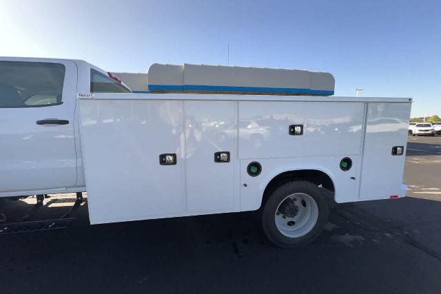 2023 Chevrolet Silverado Chassis Cab Vehicle Photo in INDIANAPOLIS, IN 46227-0991