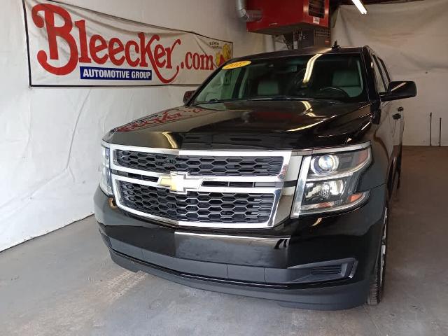 2017 Chevrolet Suburban Vehicle Photo in RED SPRINGS, NC 28377-1640