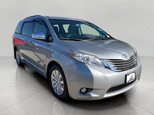 2017 Toyota Sienna Vehicle Photo in MANITOWOC, WI 54220-5838