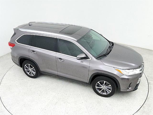 2019 Toyota Highlander Vehicle Photo in Grapevine, TX 76051