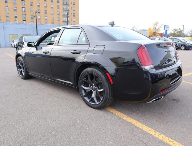 2022 Chrysler 300 Vehicle Photo in DETROIT, MI 48207-4102