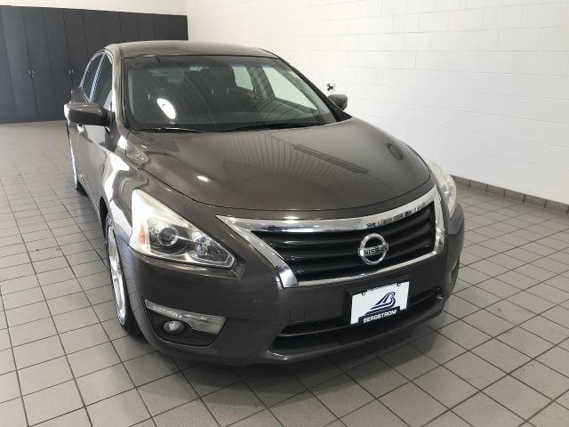 2015 Nissan Altima Vehicle Photo in GREEN BAY, WI 54303-3330