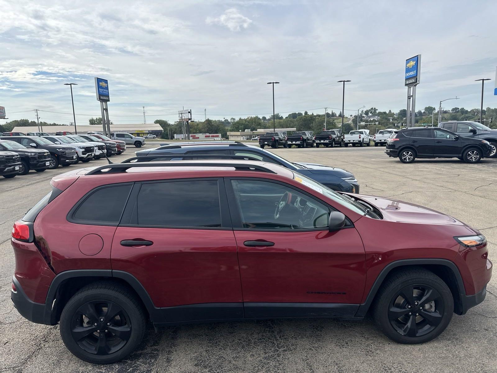 2017 Jeep Cherokee Vehicle Photo in Marion, IA 52302