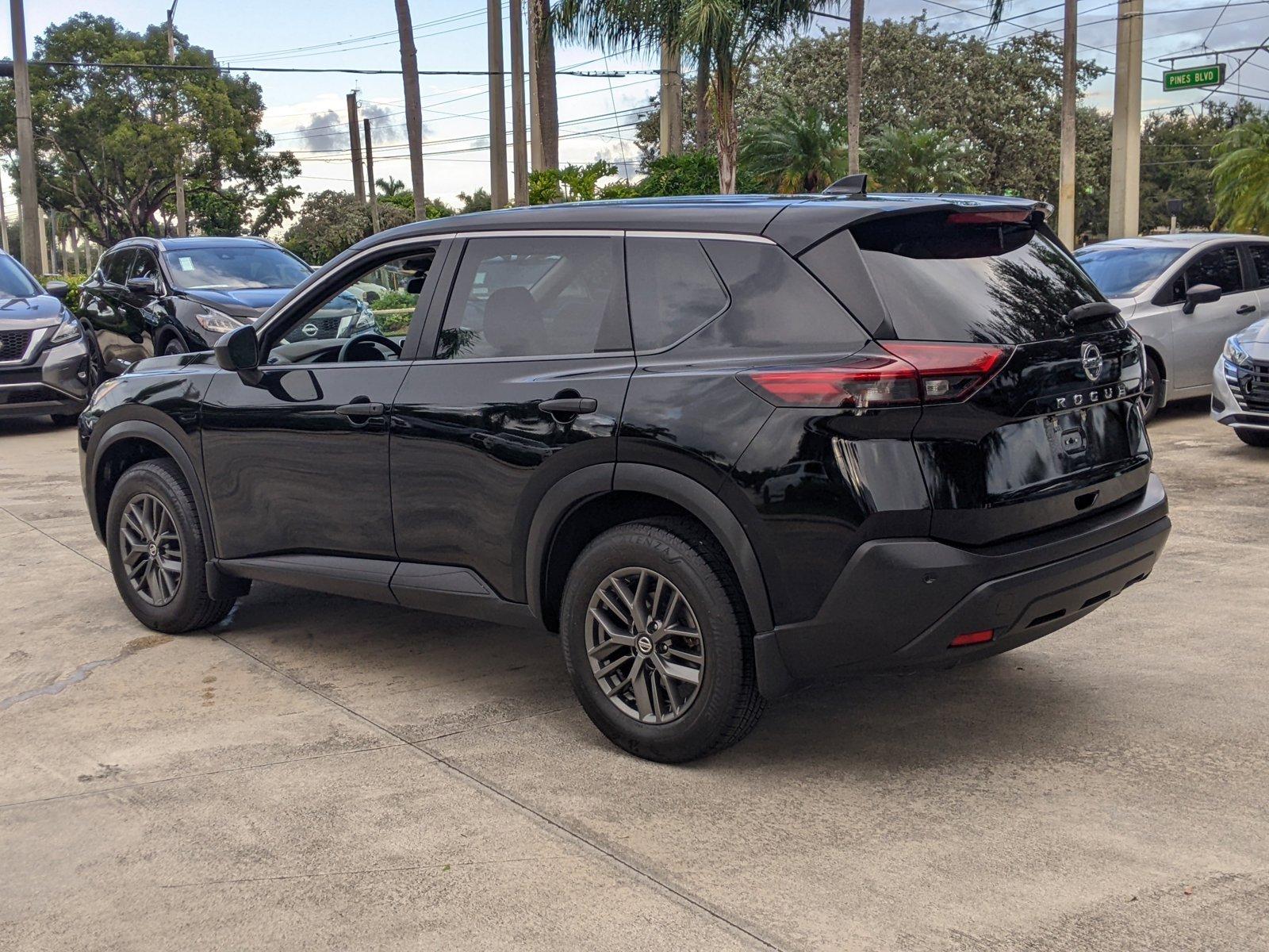 2021 Nissan Rogue Vehicle Photo in Pembroke Pines , FL 33084