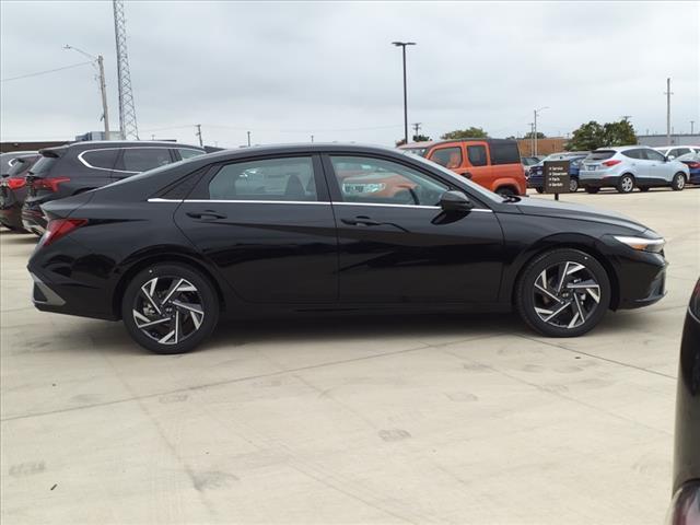 2024 Hyundai ELANTRA Vehicle Photo in Peoria, IL 61615