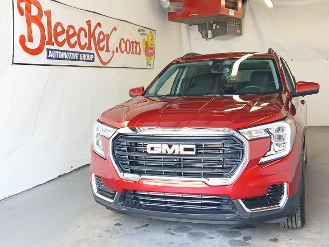 2024 GMC Terrain Vehicle Photo in RED SPRINGS, NC 28377-1640