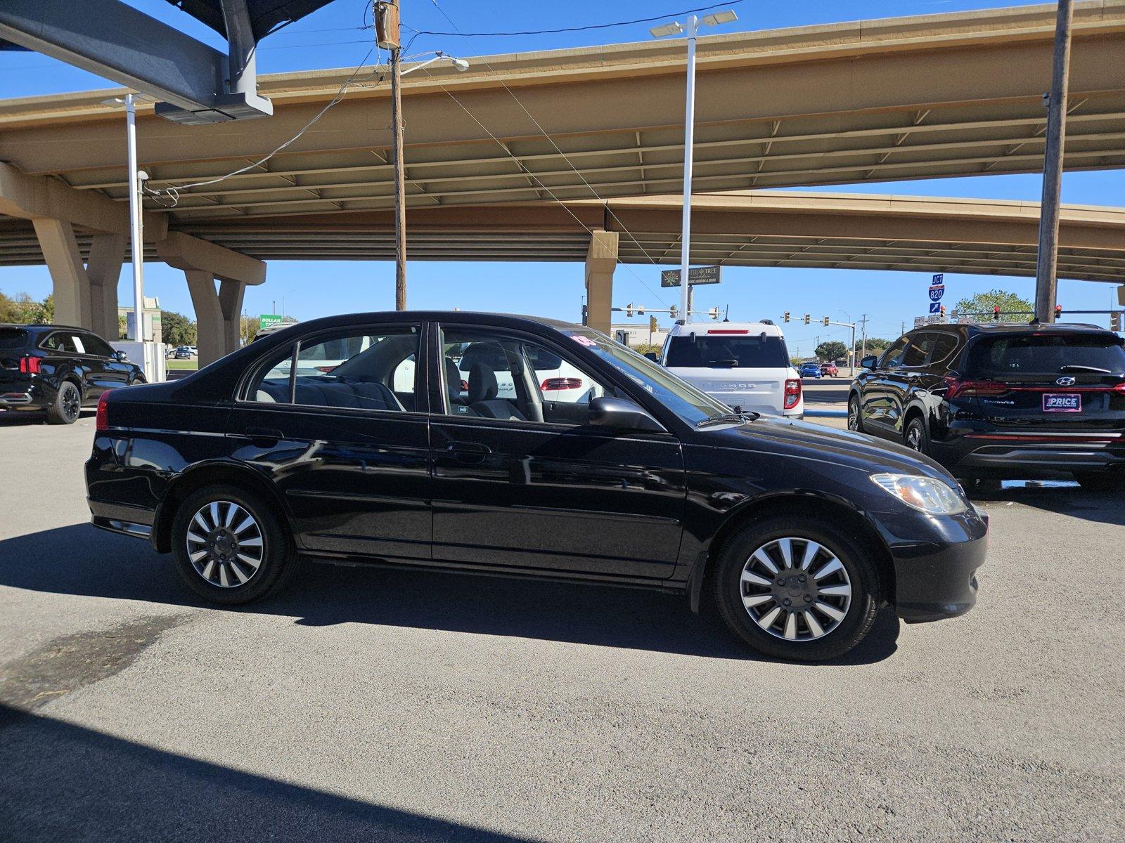 2005 Honda Civic Sdn Vehicle Photo in NORTH RICHLAND HILLS, TX 76180-7199