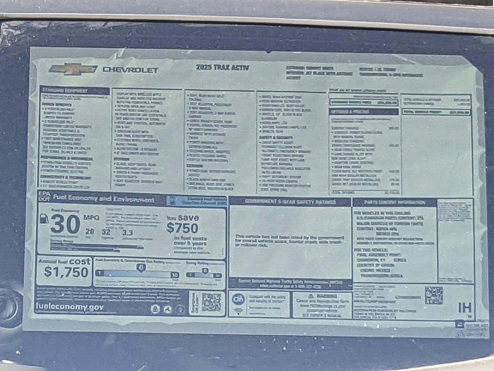 2025 Chevrolet Trax Vehicle Photo in VALENCIA, CA 91355-1705