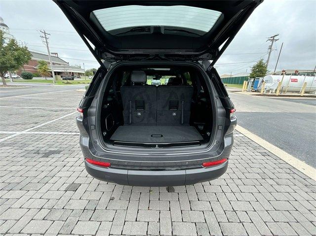 2024 Jeep Grand Cherokee L Vehicle Photo in BOWLING GREEN, KY 42104-4102