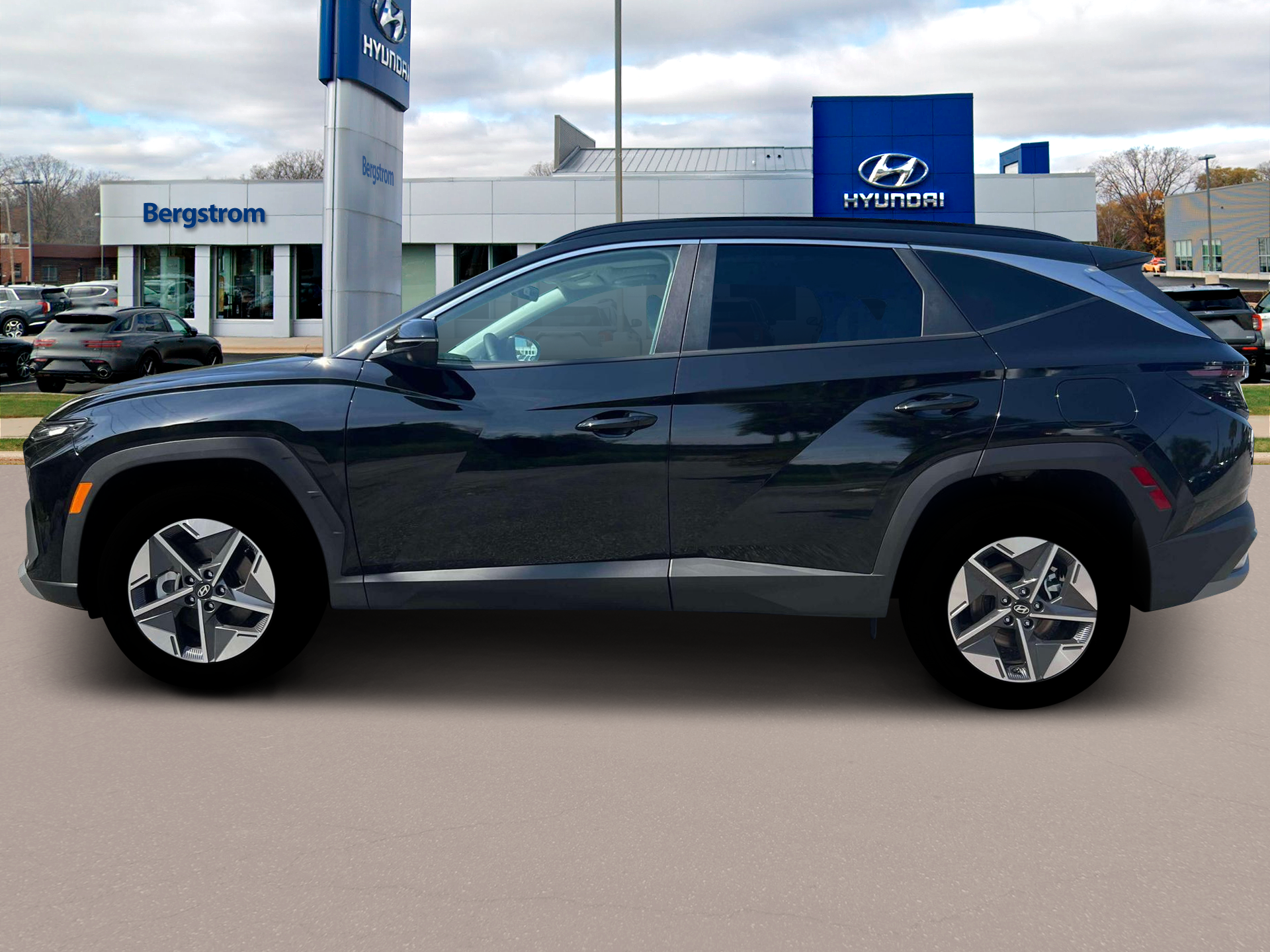 2025 Hyundai TUCSON Hybrid Vehicle Photo in Green Bay, WI 54304