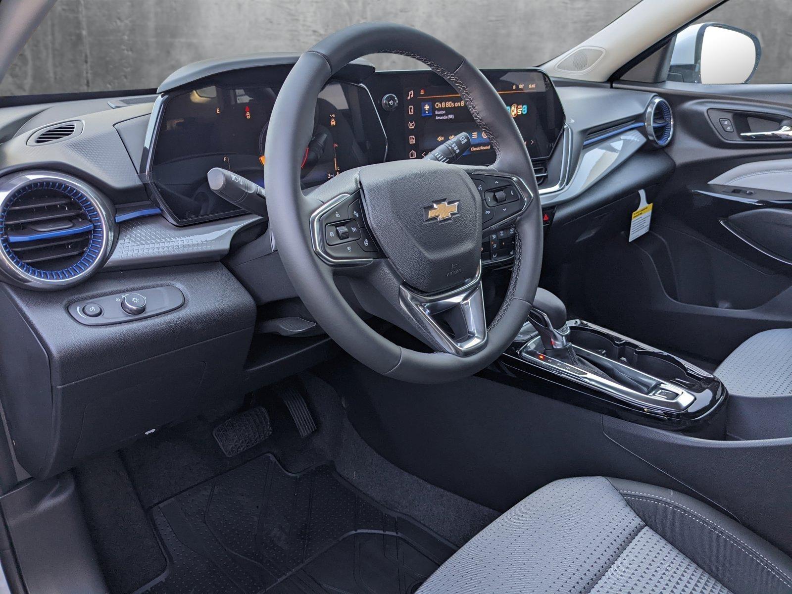 2025 Chevrolet Trax Vehicle Photo in VALENCIA, CA 91355-1705