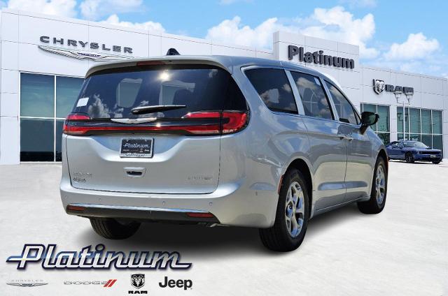 2024 Chrysler Pacifica Vehicle Photo in Terrell, TX 75160