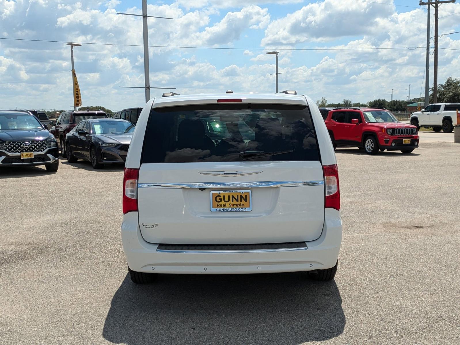 2016 Chrysler Town & Country Vehicle Photo in Seguin, TX 78155