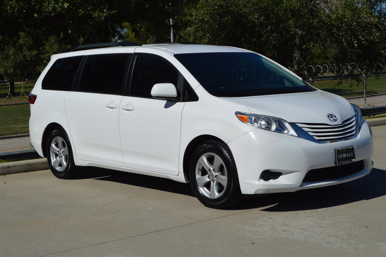 2015 Toyota Sienna Vehicle Photo in Houston, TX 77090