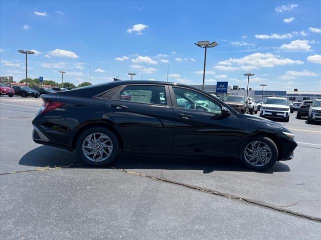 2024 Hyundai ELANTRA Vehicle Photo in O'Fallon, IL 62269