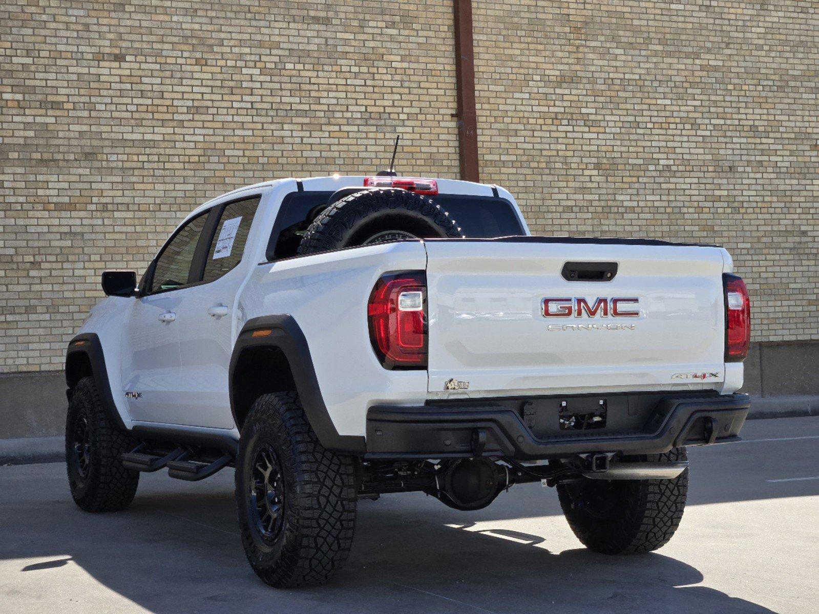 2024 GMC Canyon Vehicle Photo in DALLAS, TX 75209-3016