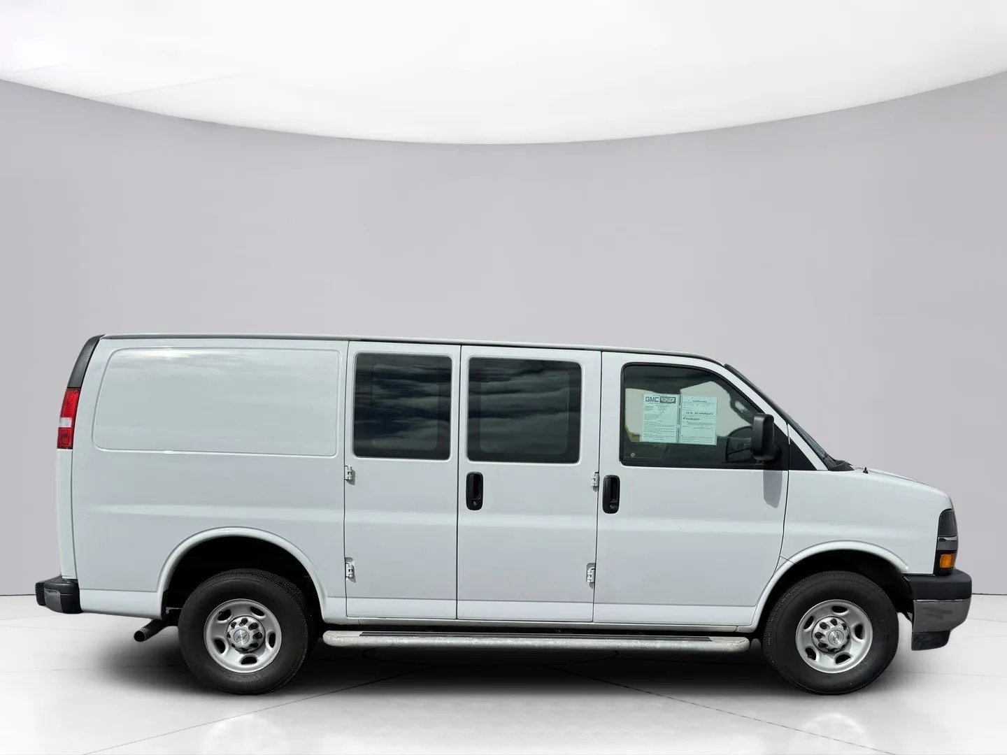 2022 Chevrolet Express Cargo Van Vehicle Photo in LEOMINSTER, MA 01453-2952